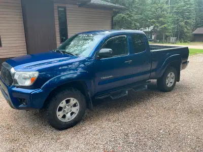 2015 Toyota Tacoma Ext Cab, 4.0 litre, Auto, 4x4, A/T/C, remote start, good condition, frame has no...
