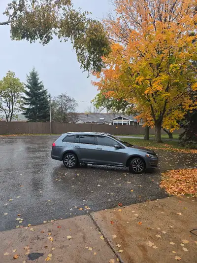 ~104,000KM / increasing daily 2015 Volkswagen Golf Sportwagen 2.0 Liter Turbo Diesel Engine DSG Auto...