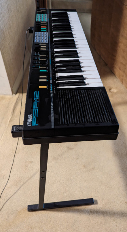 Vintage Yamaha PSR-12 49 Keys Keyboard in Pianos & Keyboards in Oshawa / Durham Region - Image 2