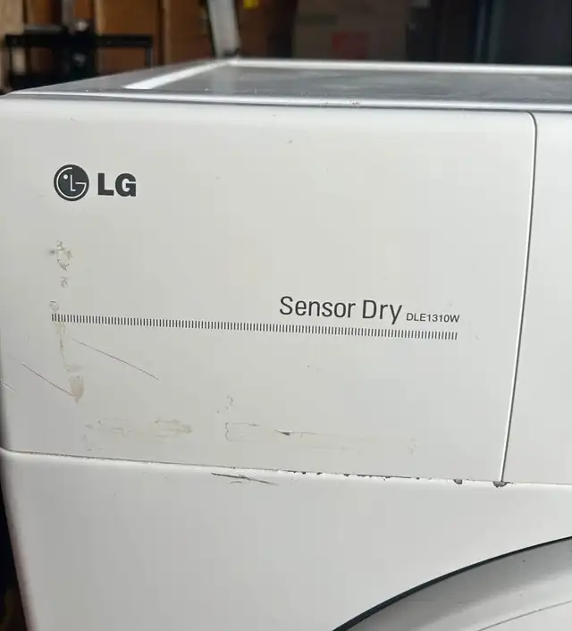 LG electric clothes dryer in Washers & Dryers in Trenton - Image 3