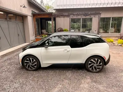 Voiture électrique avec moteur thermique d'appoint (REx) éliminant toute anxiété liée à l'autonomie....