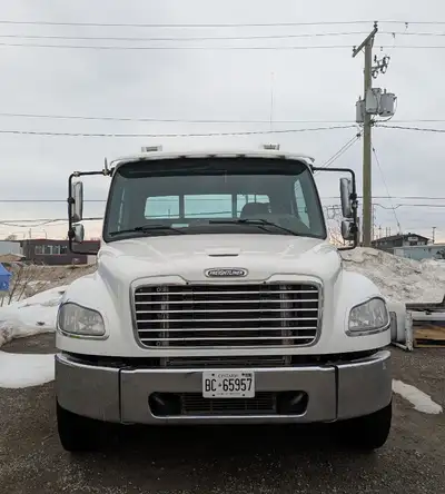 This 2017 used diesel truck is the perfect choice for anyone looking for a dependable workhorse. Wit...