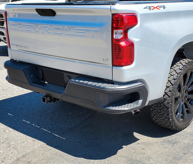 Bumper arrière chevrolet silverado et gmc sierra dans Pièces de carrosserie  à Laval/Rive Nord - Image 2