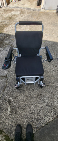 Portable electric wheelchair