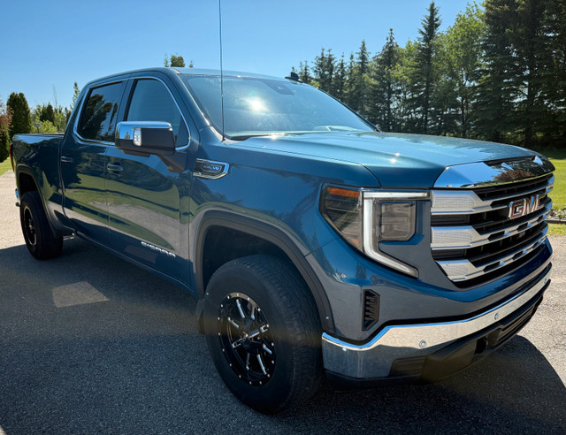 2024 GMC Sierra 1500 SLE CREW CAB/TOUCHSCREEN/HTD SEATS/STEERING in Cars & Trucks in Edmonton - Image 3