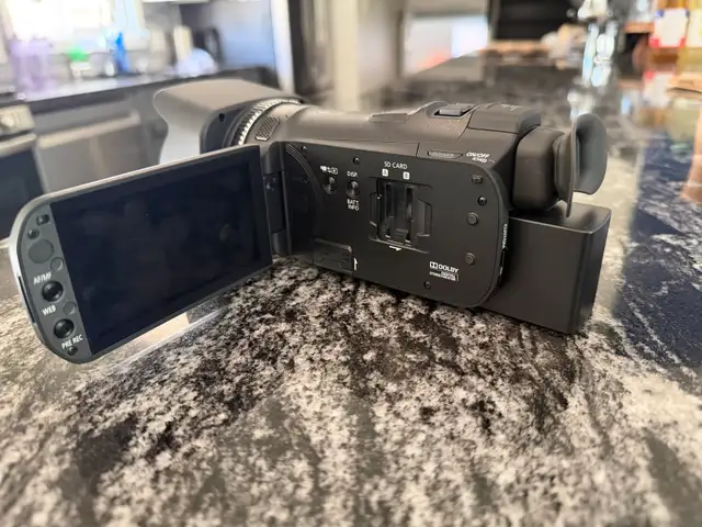 Canon Vixia HF G20 Camcorder | Cameras & Camcorders | Kitchener
