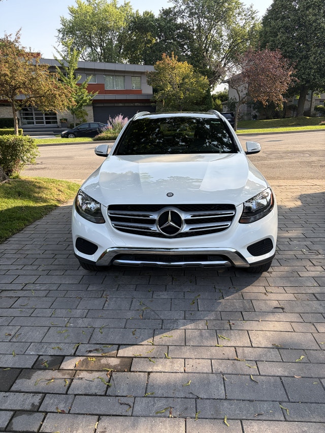2016 Mercedes GLC-300 4Matic SUV — photo 2