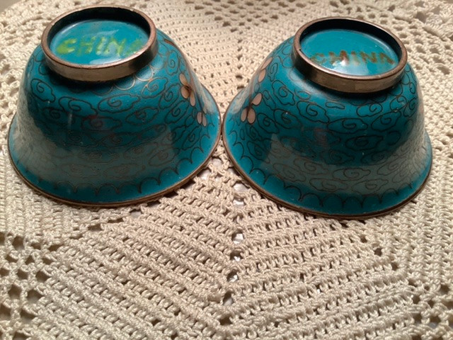 C 1900 Matched Pair of Chinese Cloisonné Tea Rice Cups/Bowls in Arts & Collectibles in Belleville - Image 4