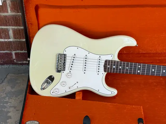 Fender Custom Shop 1969 Stratocaster in Guitars in Windsor Region - Image 6