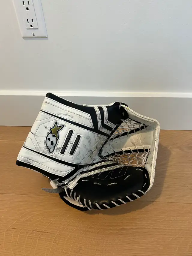 Brian’s Optik X3 Goalie Set (Black/White) in Hockey in Ottawa - Image 3