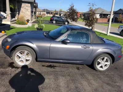 Miata with 41200 kilometres , automatic, air conditioning , new tires 2023 , one owner , lady driven...