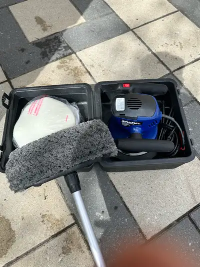Get your car looking showroom-ready with this washing and detailing bundle. Both tools are in excell...