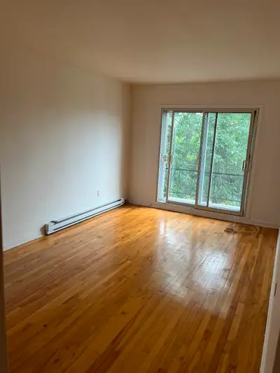 4 1/2 a rosemont (514) 585-3049
