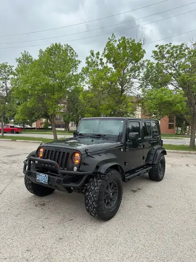 - 2014 JEEP WRANGLER SAHARA UNLIMITED - 3.6L V6 / 4x4 / Automatic - Clean Title - Safetied - Heated...