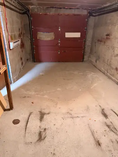 Garage intérieur sous clé pour entreposage auto location à l année Largeur 10pt Longeur 19pt Hauteur...