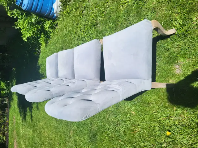 4 Dining room chairs upholstered in Chairs & Recliners in Guelph - Image 3