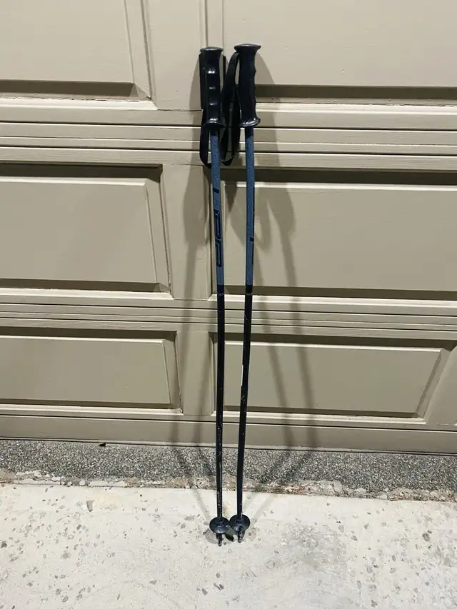 Rossignol Ski Poles 105cm in Ski in Calgary - Image 2