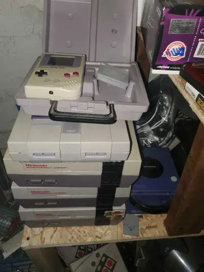 Tons of gaming systems / accessories for trade, View more