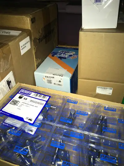 New 2.8 VM Diesel engine parts, and a few used parts. New valve train components, lift rocker arm ki...