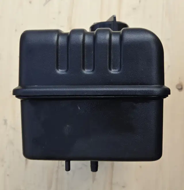 Tecumseh Gas Engine One Gallon Fuel Tank with Gas Cap PN 34156A. in Lawnmowers & Leaf Blowers in Kawartha Lakes - Image 7