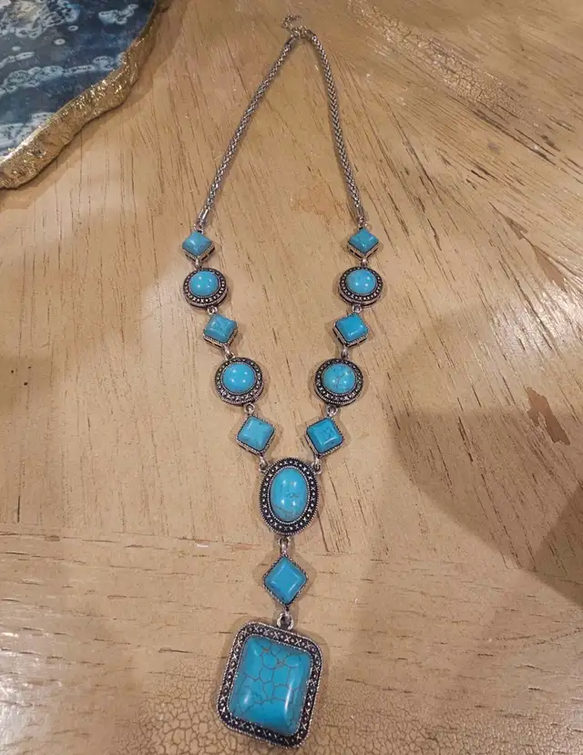 Vintage faux turquoise fashion jewelry Necklace in Jewellery & Watches in Calgary - Image 4