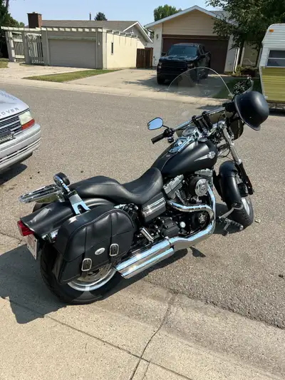 2008 FXDF Fatbob 96 cubic inch (1584cc) 6 speed 26000 km saddleman bags Fuelpak fp3 tuner adjustable...
