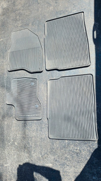 Set of 4 Rubber OEM Floor Mats for Ford Explorer