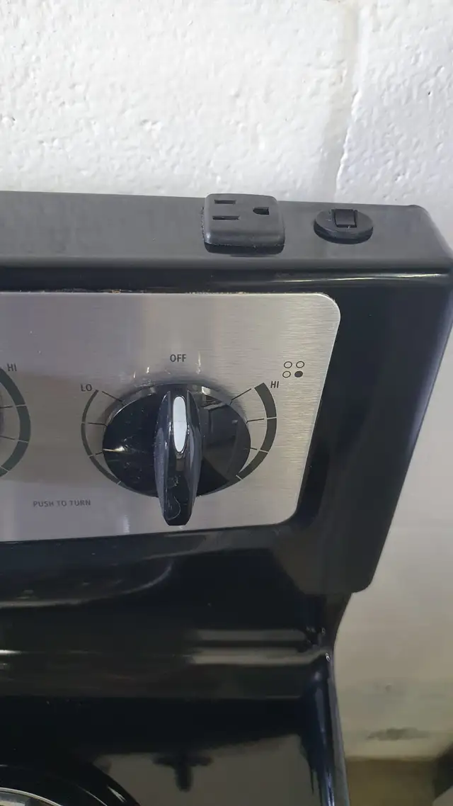 —Electric Stove “WHIRLPOOL” 30 inch (many futures)  in Stoves, Ovens & Ranges in Barrie - Image 6