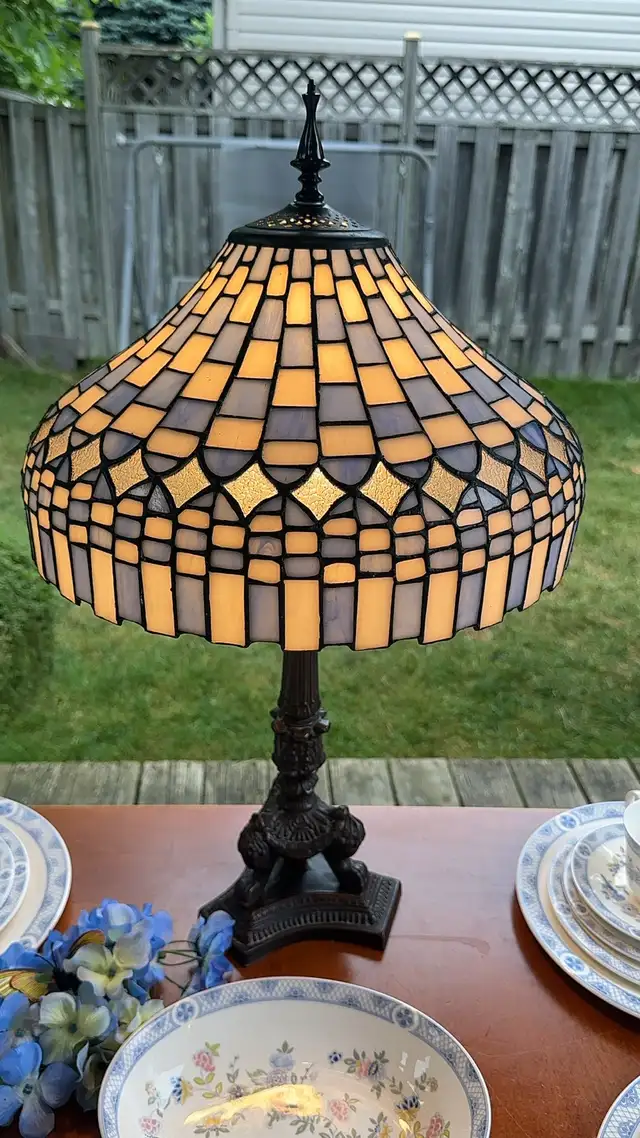 Beautiful Tiffany style table lamp. Has a stained glass shade  in Home Décor & Accents in City of Toronto - Image 8