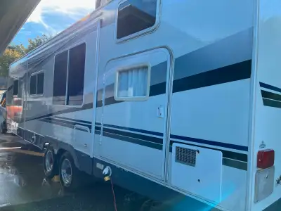 Beautiful trailer with wonderful layout, not overly heavy so pulls beautifully. Can sleep up to 8, Q...