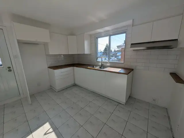 4½ Rénové Ste-Thérèse | 2e étage | Stationnement x2 | Disponible