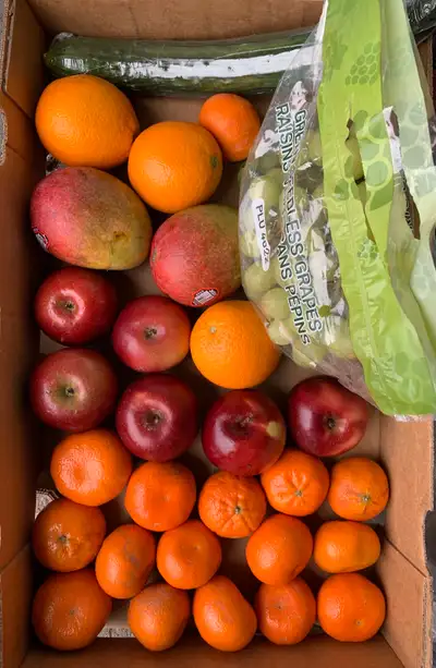 Fresh Fruit Boxes – Straight from Farmers to Your Door! Enjoy a handpicked selection of 5 to 7 delic...