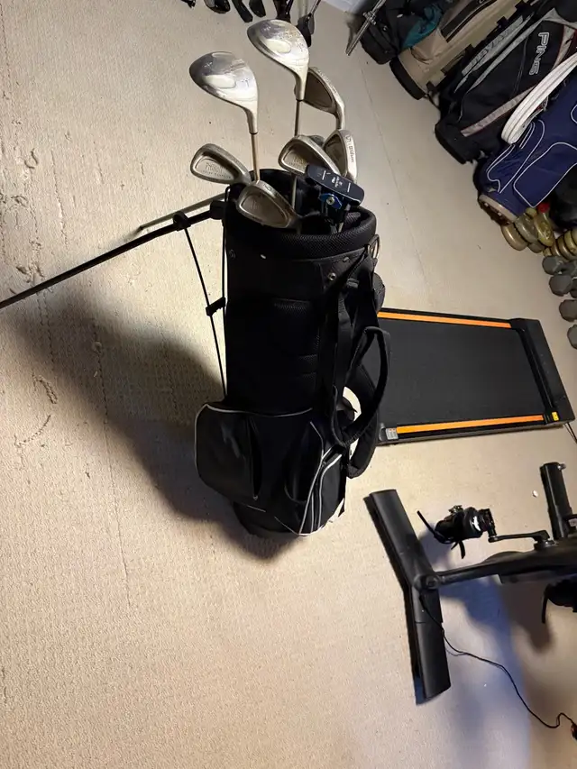 women’s right handed Wilson golf set and bag  in Golf in Guelph - Image 2