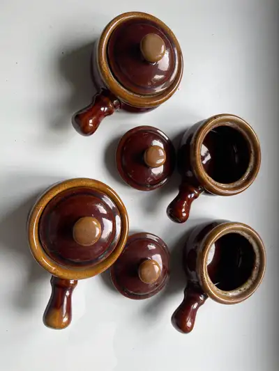 4 bols de soupe à l’oignon 4 couvercles Non fissurés Pas de rendez-vous le Dimanche