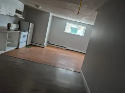 2bed, 1 bath apartment across from park/playground