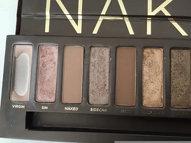 Urban Decay Naked eye shadow pallet in Health & Special Needs in Ottawa - Image 5