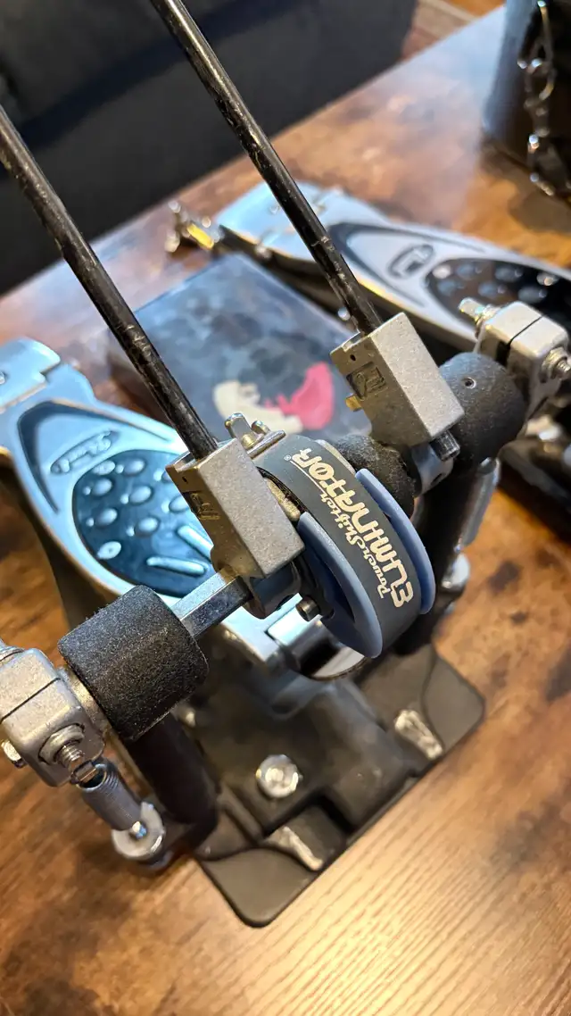 Pearl eliminator p2002c - Double pedal in Drums & Percussion in City of Montréal - Image 5