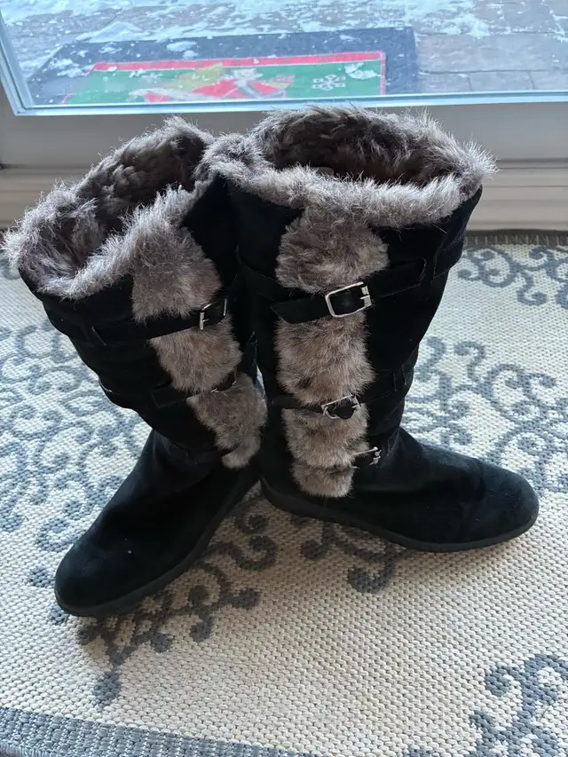 Bottes hiver femmes suède noir grandeur 7 in Women's - Shoes in Laval / North Shore - Image 5