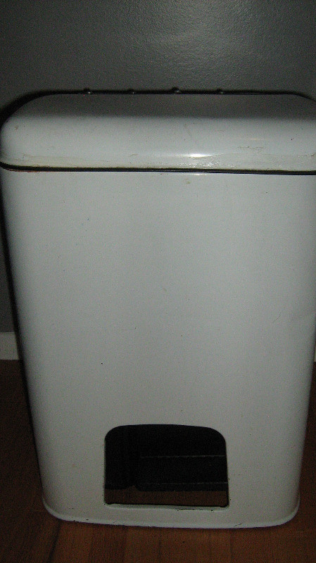 ** Vintage Kitchen Step onTrash Bins* * in Arts & Collectibles in Calgary - Image 4