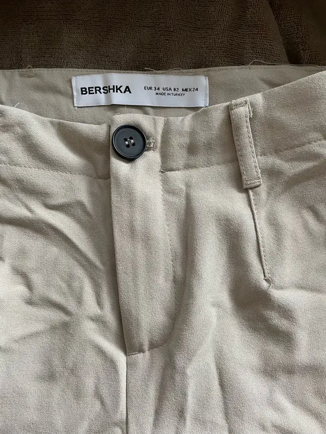 Beige Slacks  in Women's - Bottoms in City of Toronto - Image 2
