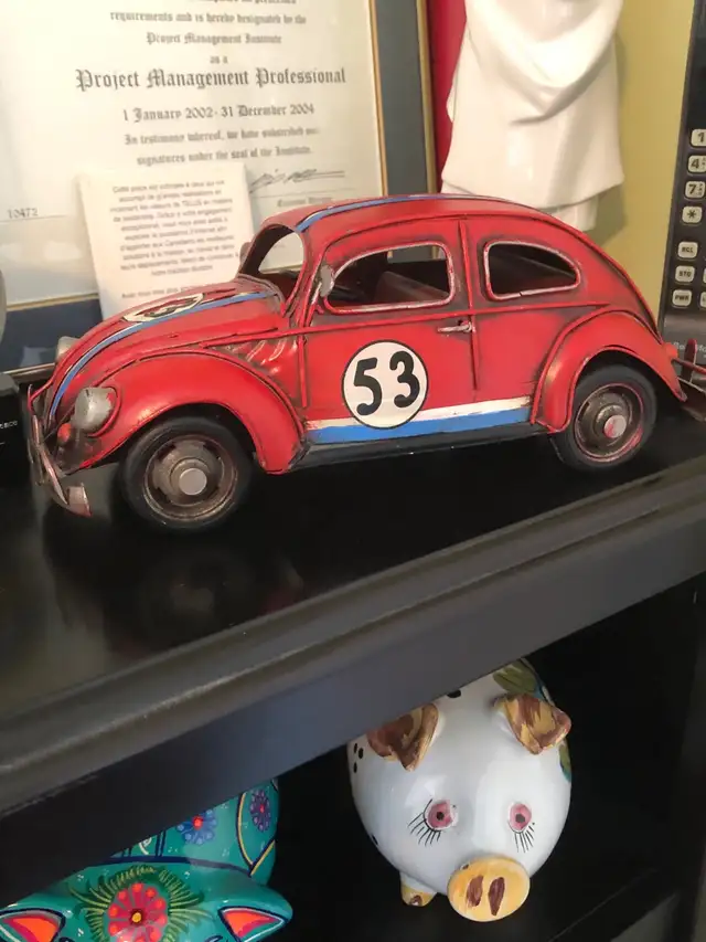 Retro 1963 Volkswagen Beetle metal decorative car in Other Parts & Accessories in City of Montréal - Image 2