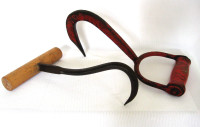 DEUX CROCHETS A FOIN VINTAGE HAND HELD HAY HOOKS