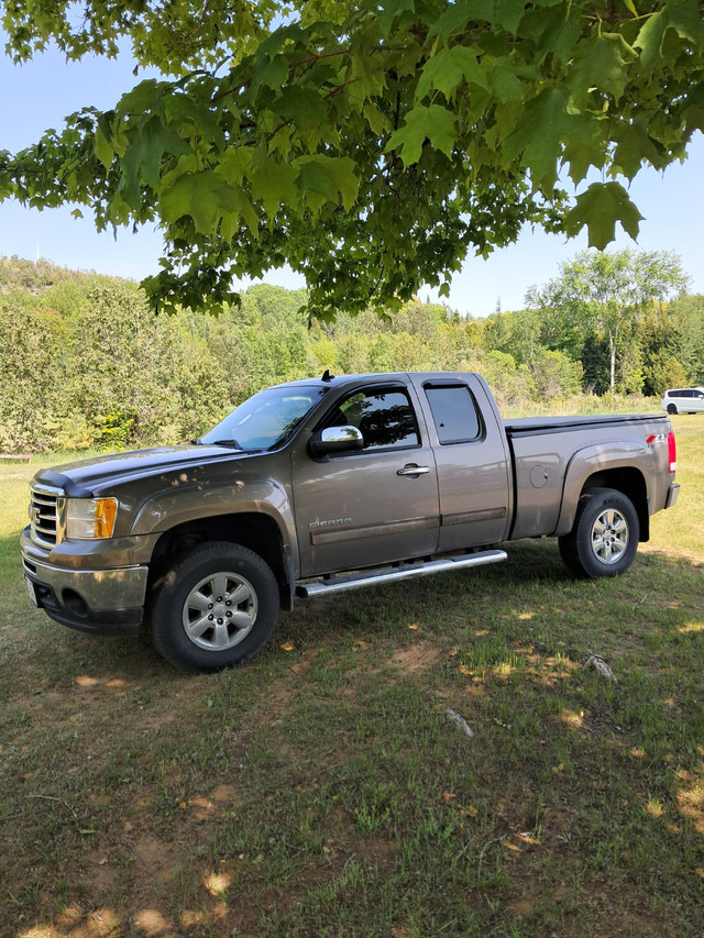 2013 GMC Sierra 1500 Ext. Cab 4 x 4 in Cars & Trucks in Sudbury