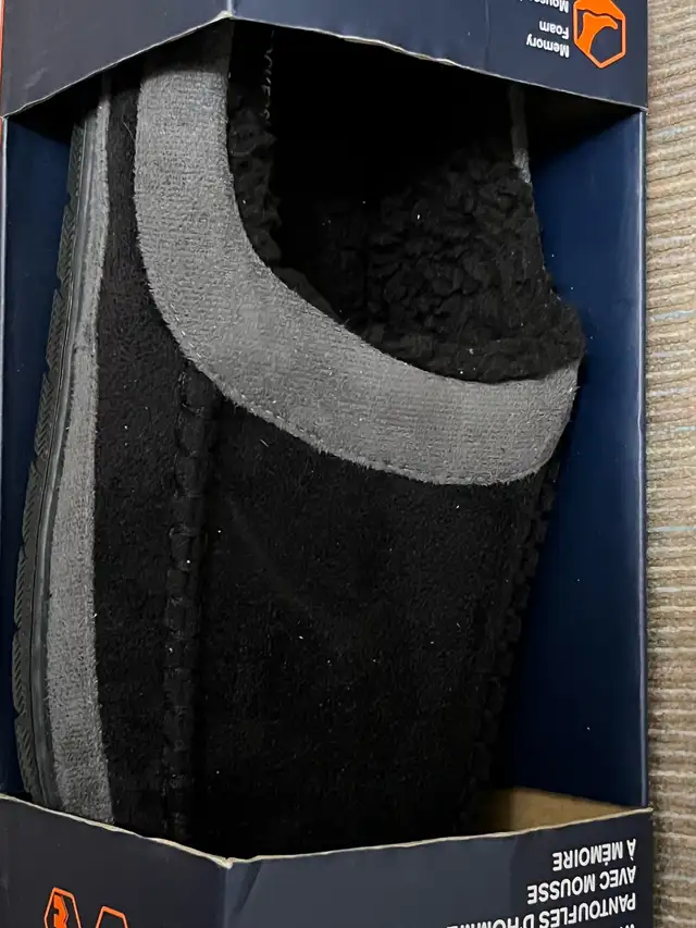 New Dockers Slippers in Men's Shoes in Medicine Hat - Image 9