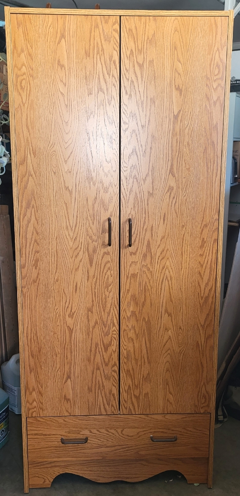 Free standing wardrobe Dressers & Wardrobes Lethbridge Kijiji
