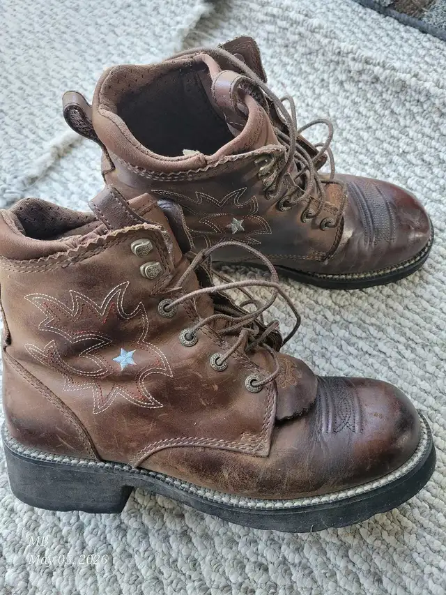 ARIAT WOMEN'S LACE-UP LEATHER BOOTS in Women's - Shoes in Calgary - Image 3