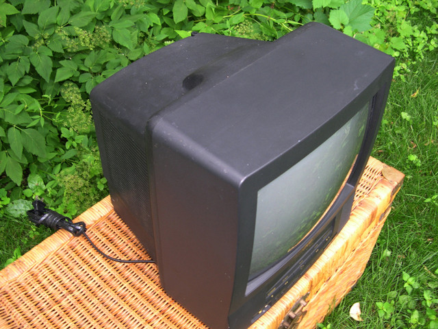 TV-VCR combo JVC dans Appareils électroniques  à Ville de Montréal - Image 3