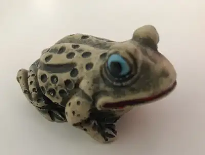 Mini Vintage frog  figurine 4 collectors  looks Alive!, View more