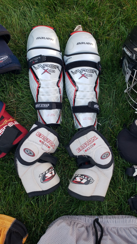 Hockey equipment in Hockey in Kitchener / Waterloo - Image 4