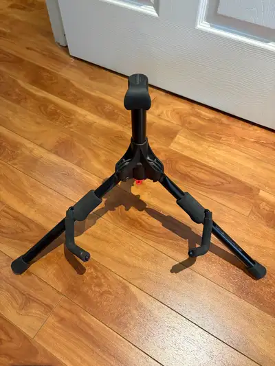 Guitar stand as new, comme neuf., View more